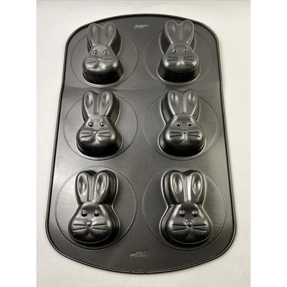 Wilton 3D Easter Baking Pan 6 Bunny's Heads